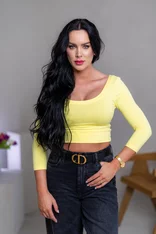 CROP TOP “LARA” - VÝSTRIH VPREDU AJ NA CHRBÁTE CROP TOP “LARA” - VÝSTRIH VPREDU AJ NA CHRBÁTE