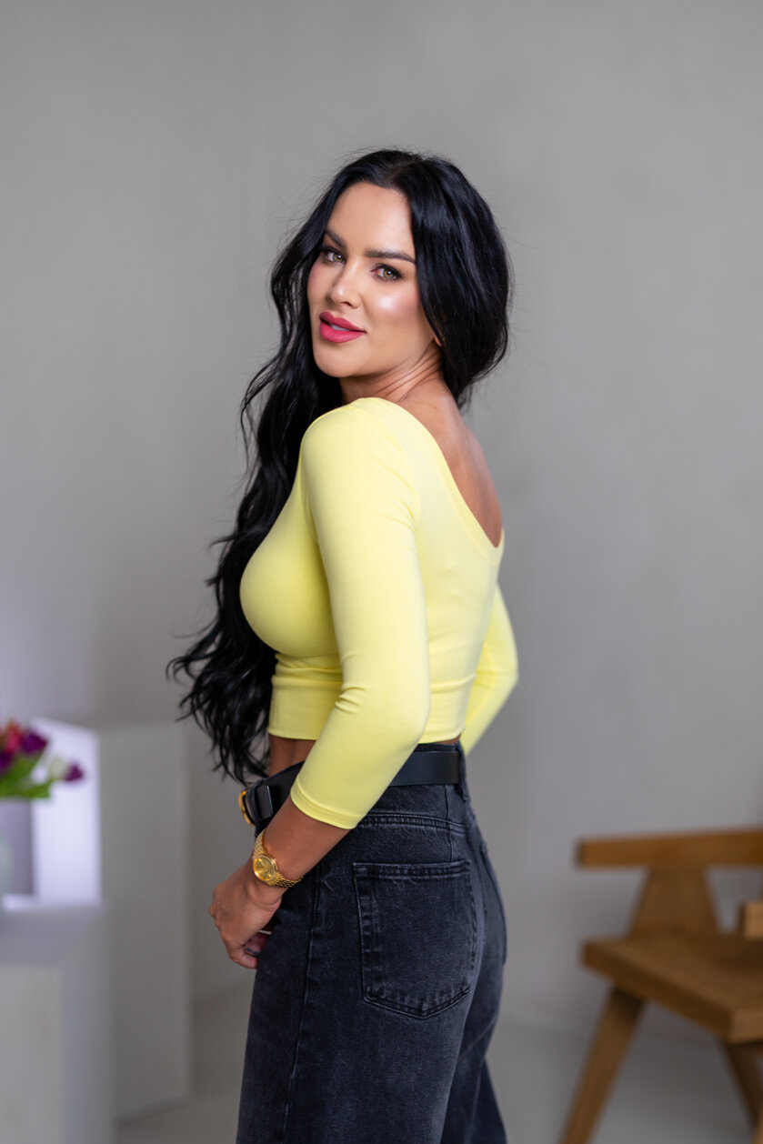 CROP TOP “LARA” - VÝSTRIH VPREDU AJ NA CHRBÁTE