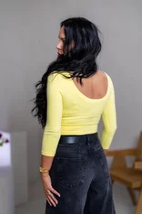 CROP TOP “LARA” - VÝSTRIH VPREDU AJ NA CHRBÁTE CROP TOP “LARA” - VÝSTRIH VPREDU AJ NA CHRBÁTE