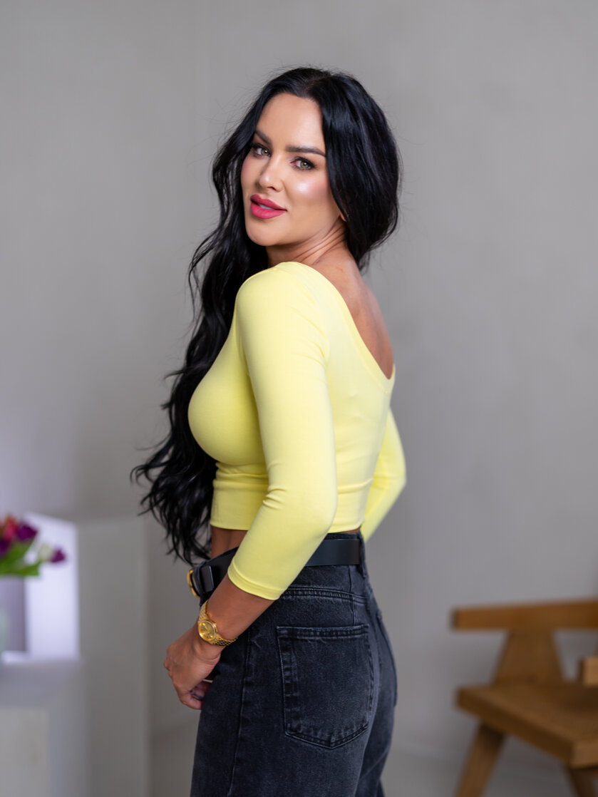 CROP TOP “LARA” - VÝSTRIH VPREDU AJ NA CHRBÁTE