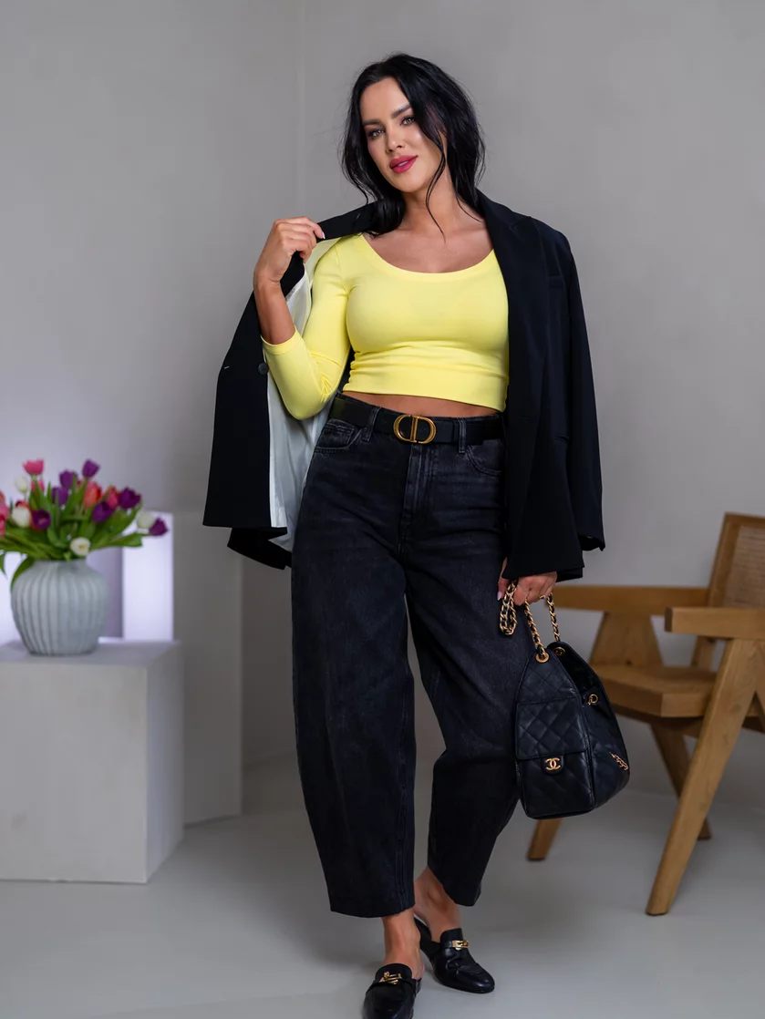 CROP TOP “LARA” - VÝSTRIH VPREDU AJ NA CHRBÁTE CROP TOP “LARA” - VÝSTRIH VPREDU AJ NA CHRBÁTE