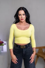 CROP TOP “LARA” - VÝSTRIH VPREDU AJ NA CHRBÁTE CROP TOP “LARA” - VÝSTRIH VPREDU AJ NA CHRBÁTE