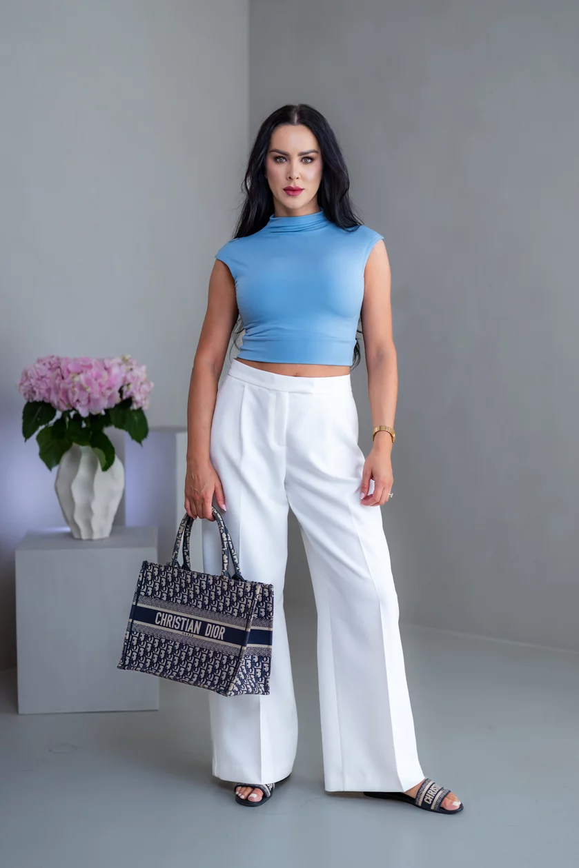 CROP TOP “THEA” - PRINECHANÝ STOJAČIK A PADNUTÉ PLECIA CROP TOP “THEA” - PRINECHANÝ STOJAČIK A PADNUTÉ PLECIA
