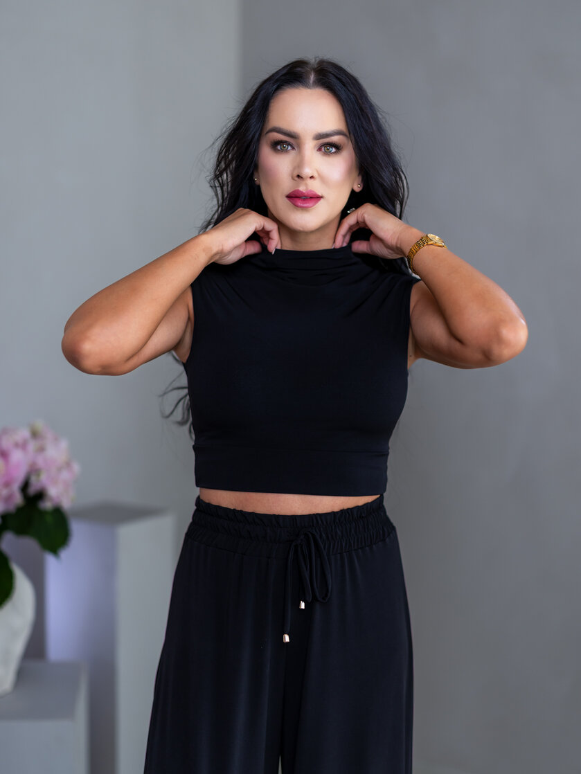 CROP TOP “THEA” - PRINECHANÝ STOJAČIK A PADNUTÉ PLECIA