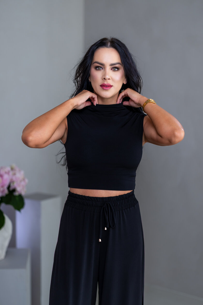 CROP TOP “THEA” - PRINECHANÝ STOJAČIK A PADNUTÉ PLECIA