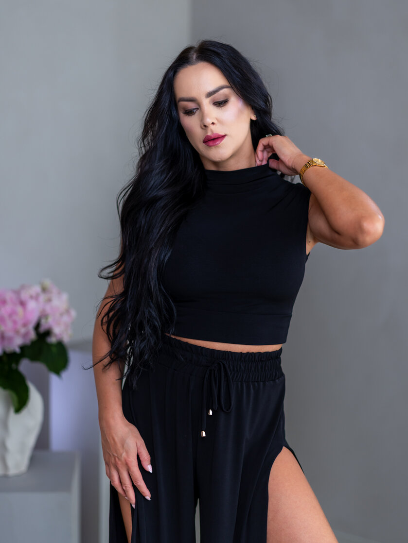 CROP TOP “THEA” - PRINECHANÝ STOJAČIK A PADNUTÉ PLECIA
