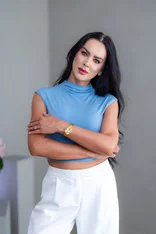 CROP TOP “THEA” - PRINECHANÝ STOJAČIK A PADNUTÉ PLECIA CROP TOP “THEA” - PRINECHANÝ STOJAČIK A PADNUTÉ PLECIA