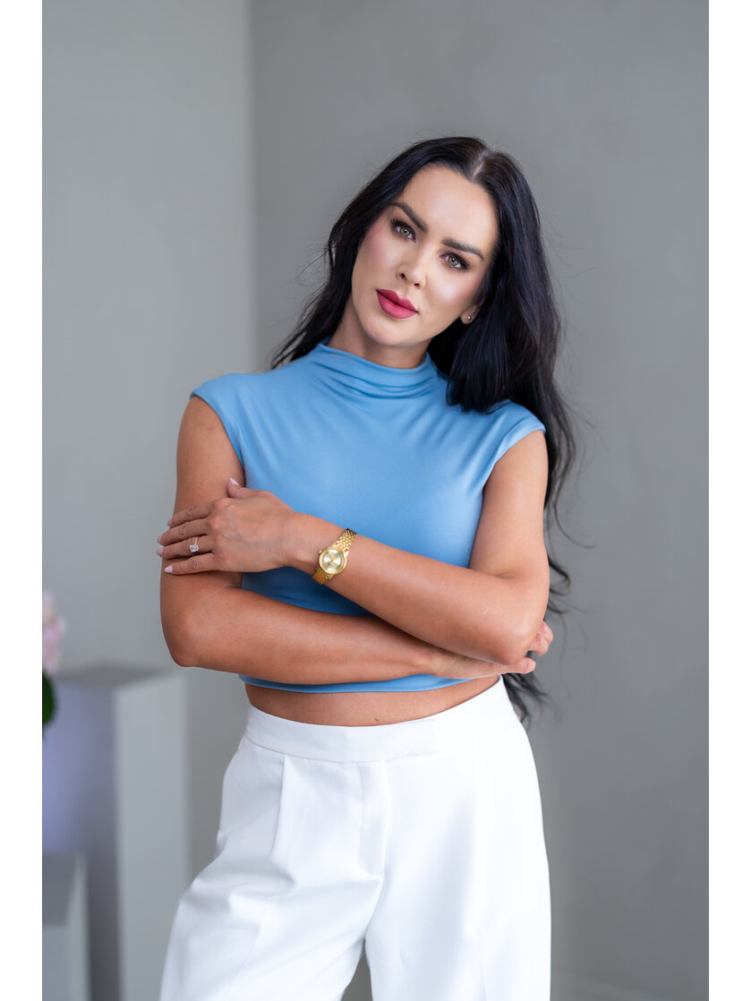 CROP TOP “THEA” - PRINECHANÝ STOJAČIK A PADNUTÉ PLECIA