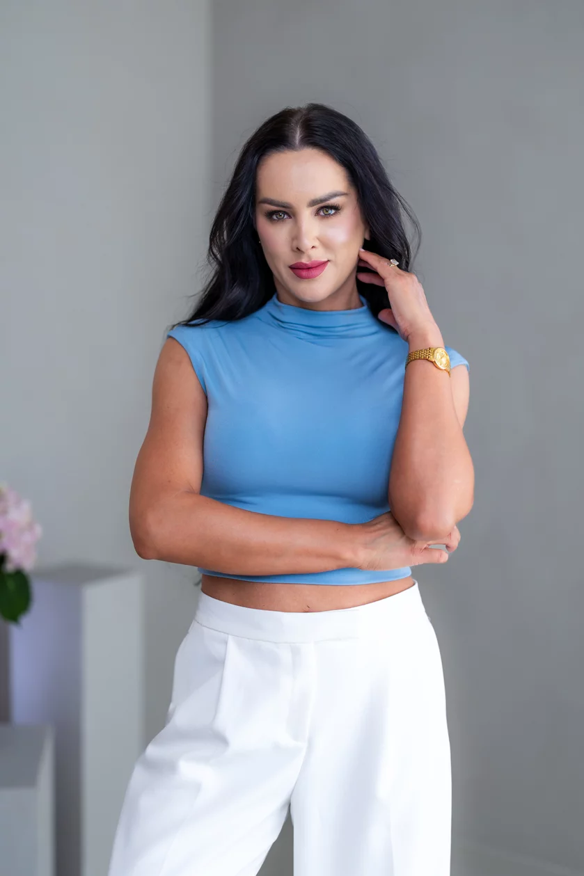 CROP TOP “THEA” - PRINECHANÝ STOJAČIK A PADNUTÉ PLECIA CROP TOP “THEA” - PRINECHANÝ STOJAČIK A PADNUTÉ PLECIA