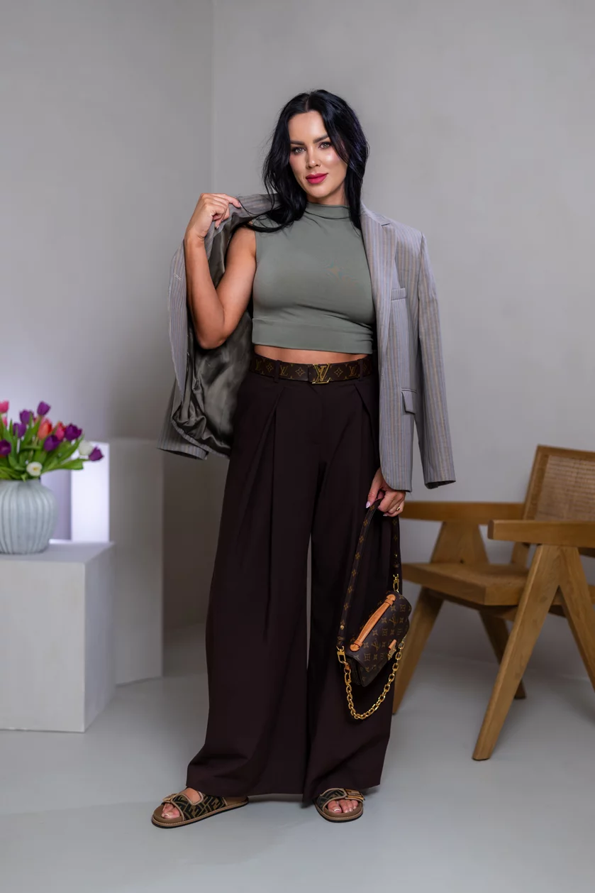 CROP TOP “THEA” - PRINECHANÝ STOJAČIK A PADNUTÉ PLECIA CROP TOP “THEA” - PRINECHANÝ STOJAČIK A PADNUTÉ PLECIA