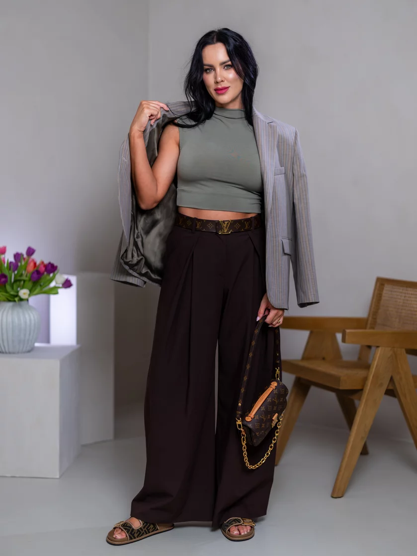 CROP TOP “THEA” - PRINECHANÝ STOJAČIK A PADNUTÉ PLECIA CROP TOP “THEA” - PRINECHANÝ STOJAČIK A PADNUTÉ PLECIA