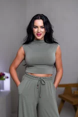 CROP TOP “THEA” - PRINECHANÝ STOJAČIK A PADNUTÉ PLECIA CROP TOP “THEA” - PRINECHANÝ STOJAČIK A PADNUTÉ PLECIA
