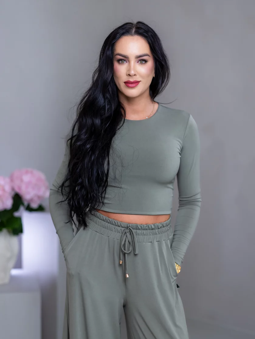 DVOJVRSTOVÝ CROP TOP “SELENA” S OTVOROM NA CHRBÁTE