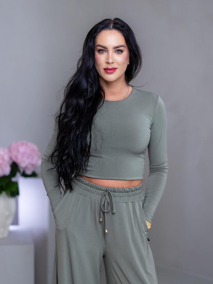 DVOJVRSTOVÝ CROP TOP “SELENA” S OTVOROM NA CHRBÁTE
