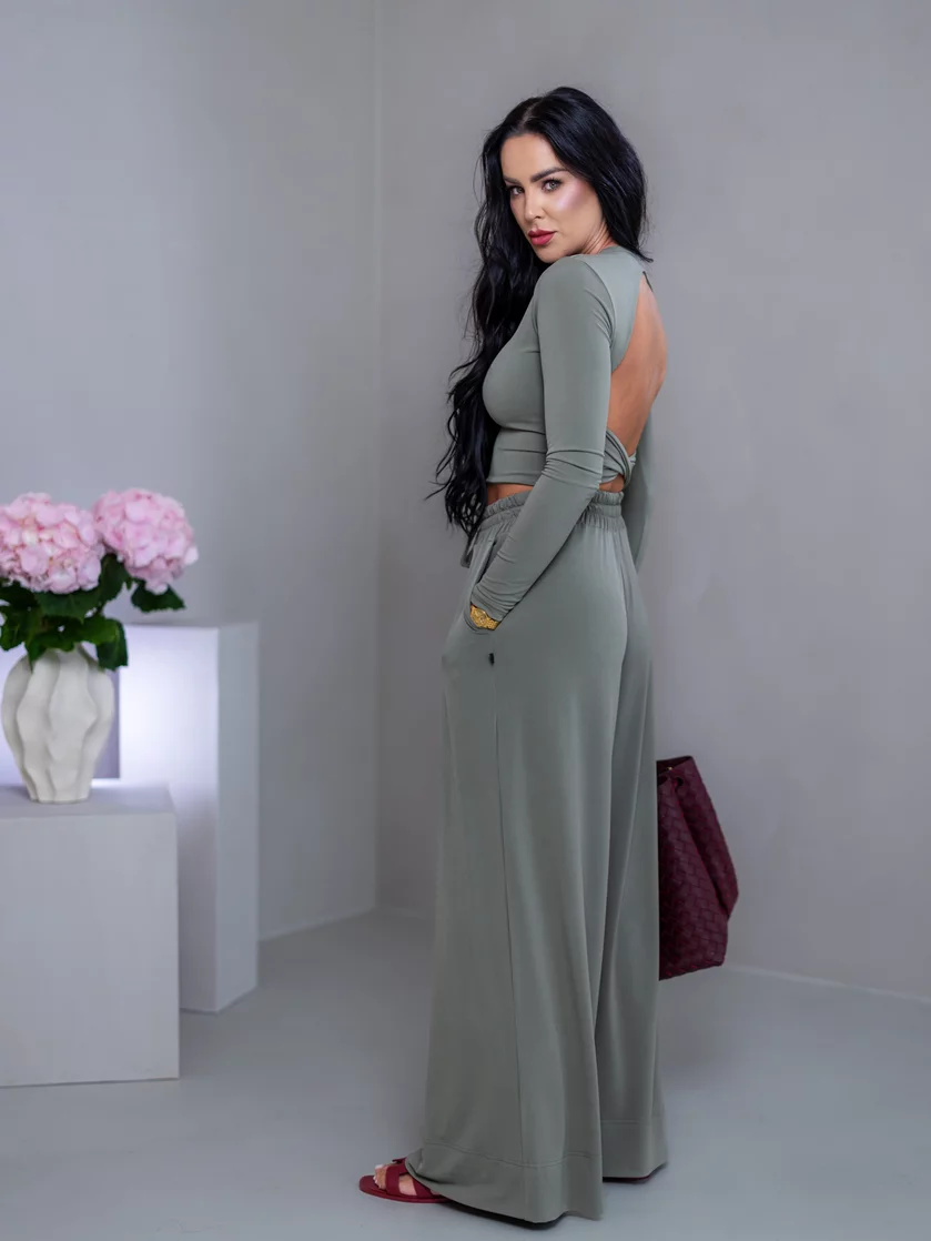 DVOJVRSTOVÝ CROP TOP “SELENA” S OTVOROM NA CHRBÁTE