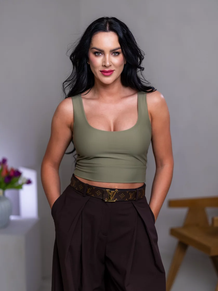 DVOJVRSTVOVÝ CROP TOP “ROBYN” - TIELKO S VÝSTRIHOM