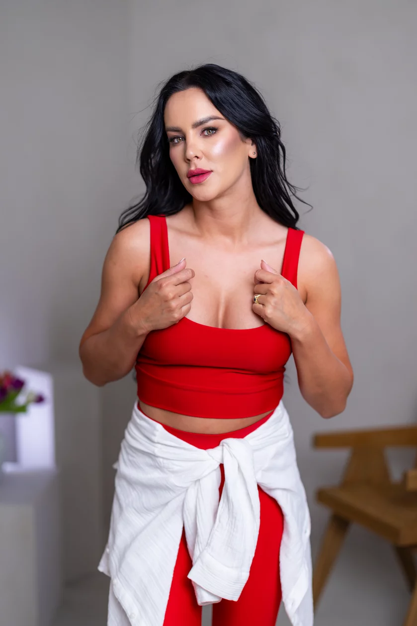 DVOJVRSTVOVÝ CROP TOP “ROBYN” - TIELKO S VÝSTRIHOM