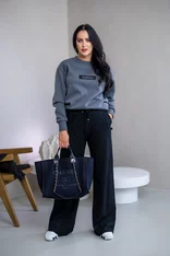 MIERNE OVERSIZE MIKINA “KARLA” - ETIKETA NA PRSIACH