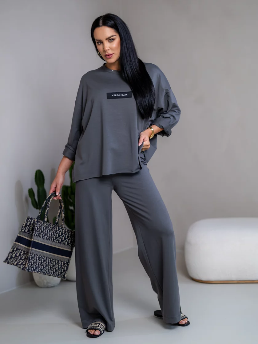 MIKINA EXTREM OVERSIZE “VIVIENE” - S ETIKETOU NA PRSIACH MIKINA EXTREM OVERSIZE “VIVIENE” - S ETIKETOU NA PRSIACH