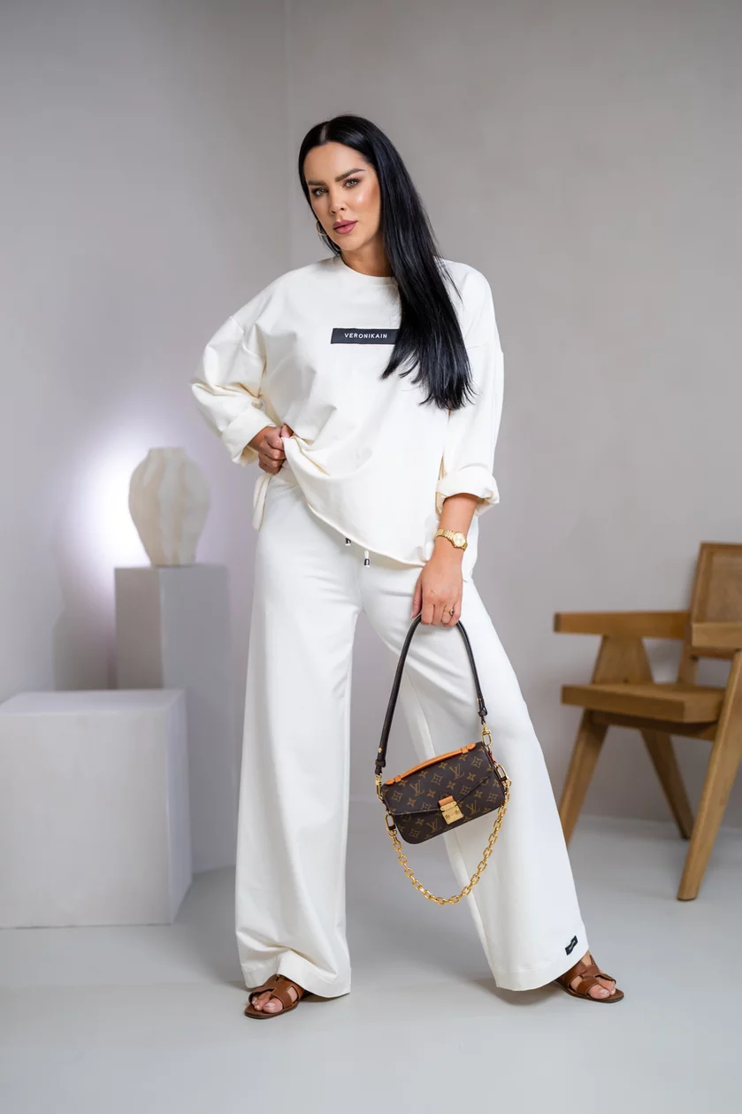 MIKINA EXTREM OVERSIZE “VIVIENE” - S ETIKETOU NA PRSIACH