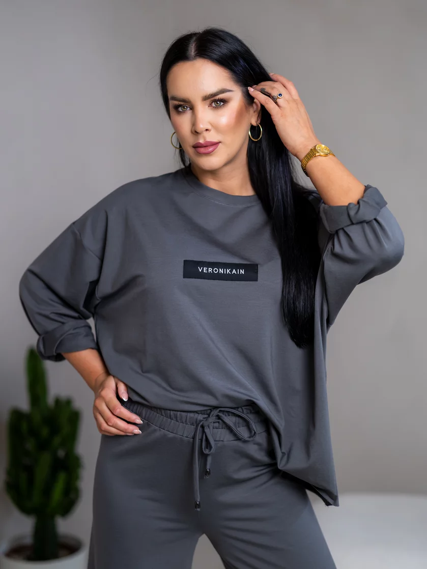 MIKINA EXTREM OVERSIZE “VIVIENE” - S ETIKETOU NA PRSIACH MIKINA EXTREM OVERSIZE “VIVIENE” - S ETIKETOU NA PRSIACH