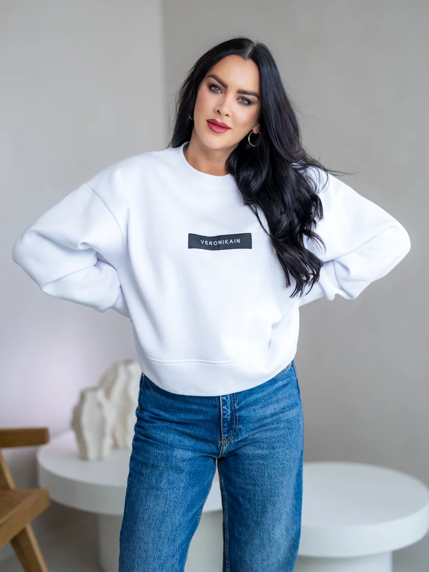 OVERSIZE MIKINA “ARIANNA” - ZÁKLADNÁ DĹŽKA - ETIKETA NA PRSIACH