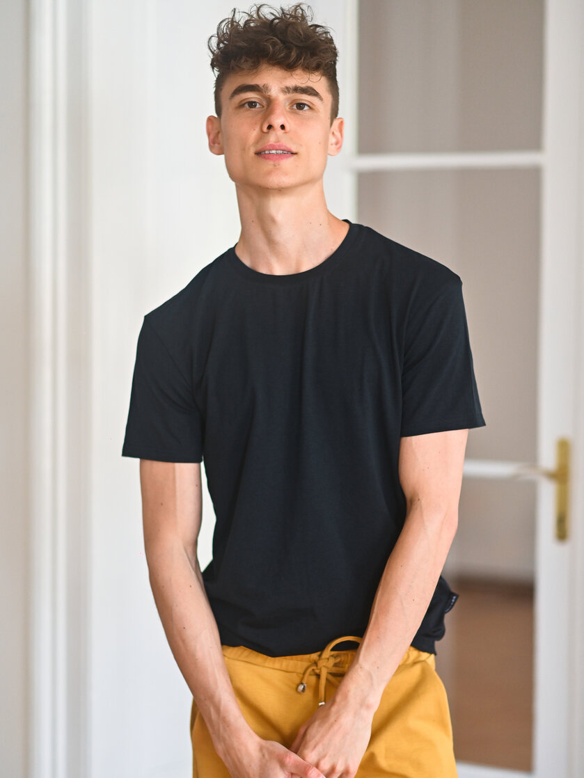 PÁNSKE TRIČKO S GUĽATÝM VÝSTRIHOM / KRÁTKE RUKÁVY / VŠETKY FARBY