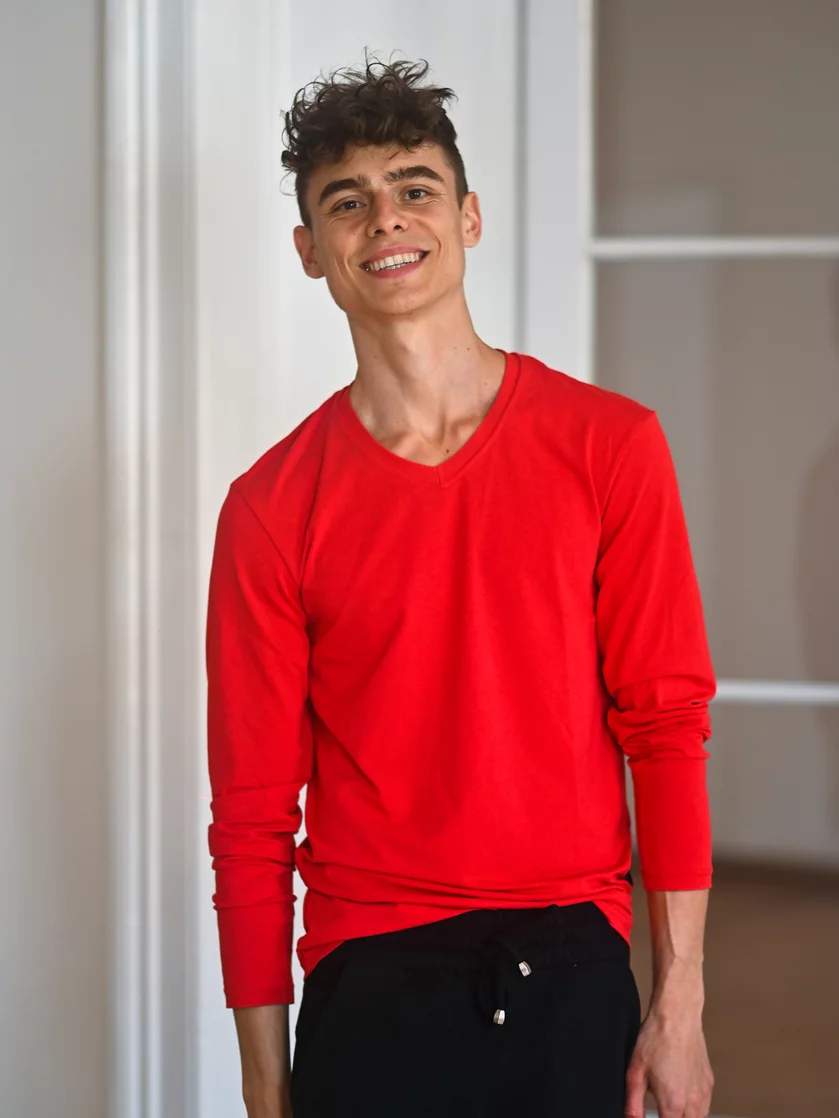 PÁNSKE TRIČKO S VÉČKOVÝM VÝSTRIHOM / DLHÉ RUKÁVY / VŠETKY FARBY