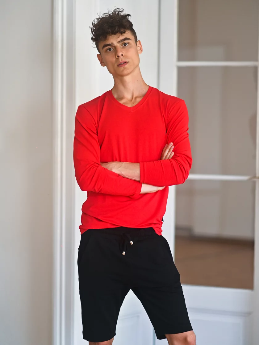 PÁNSKE TRIČKO S VÉČKOVÝM VÝSTRIHOM / DLHÉ RUKÁVY / VŠETKY FARBY