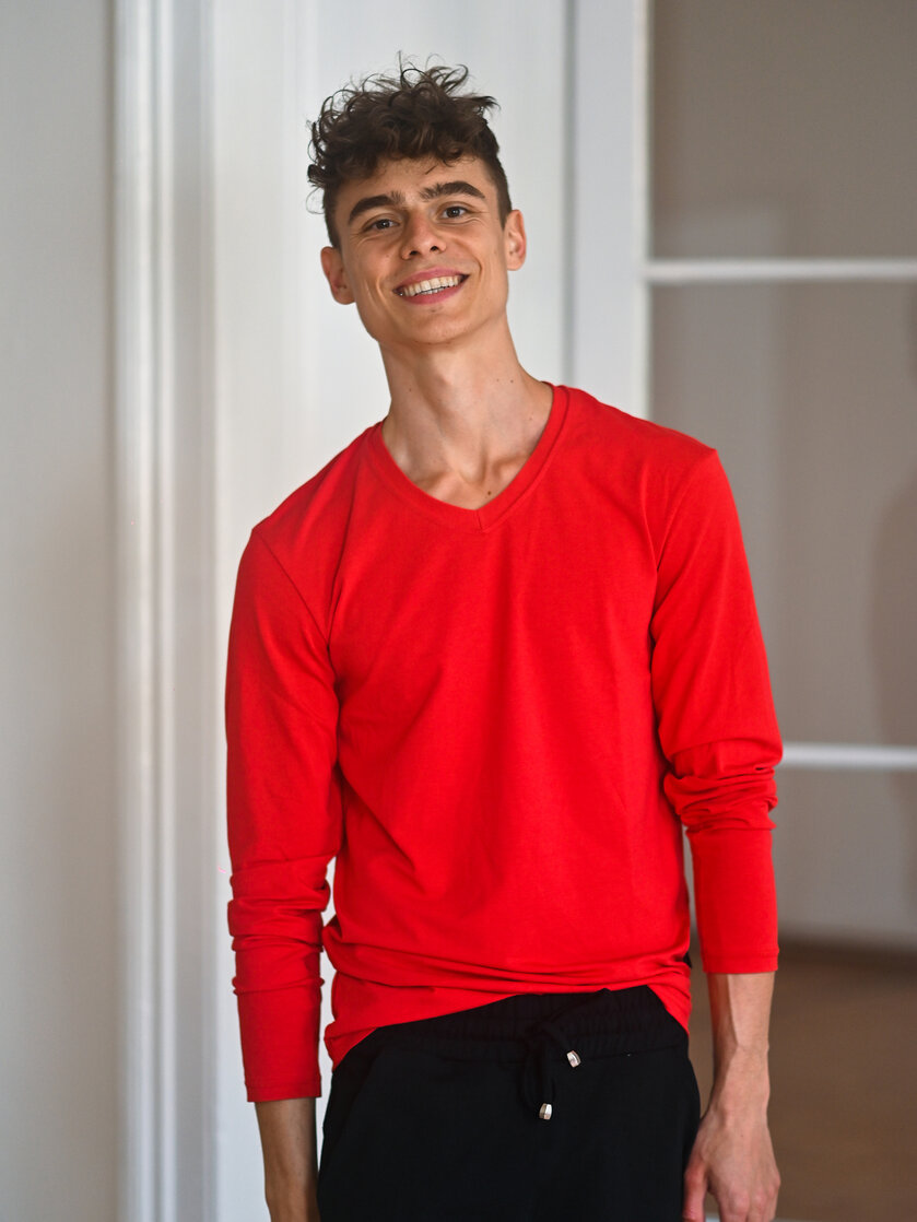 PÁNSKE TRIČKO S VÉČKOVÝM VÝSTRIHOM / DLHÉ RUKÁVY / VŠETKY FARBY