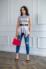 PEPLUM TOP “CHLOÉ” S PRINECHANÝM ROLÁKOM A PADNUTÝMI PLECIAMI