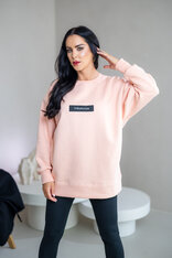 PREDĹŽENÁ OVERSIZE MIKINA “ARIANNA” - ETIKETA NA PRSIACH