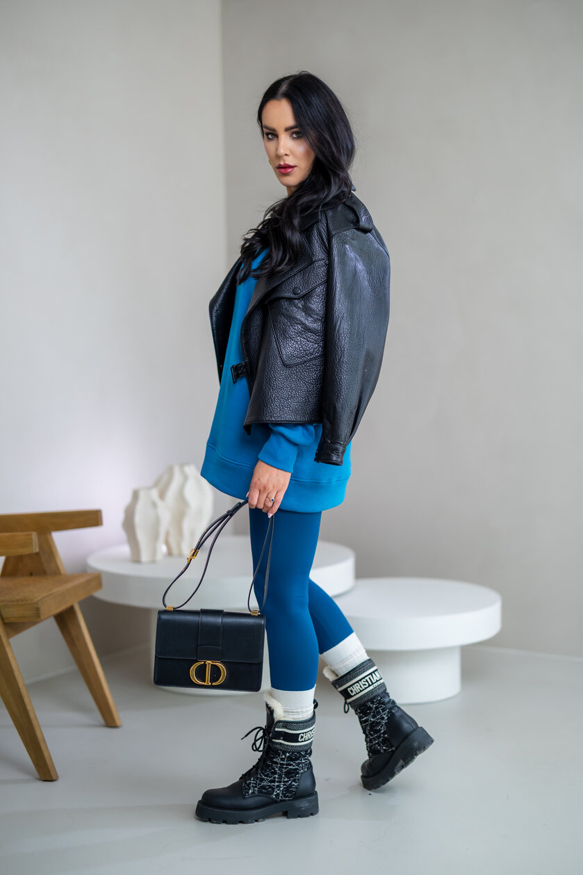 PREDĹŽENÁ OVERSIZE MIKINA “ARIANNA” - HLADKÁ