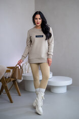 PREDĹŽENÁ ZÁKLADNÁ MIKINA “BIANCA” - ETIKETA NA PRSIACH