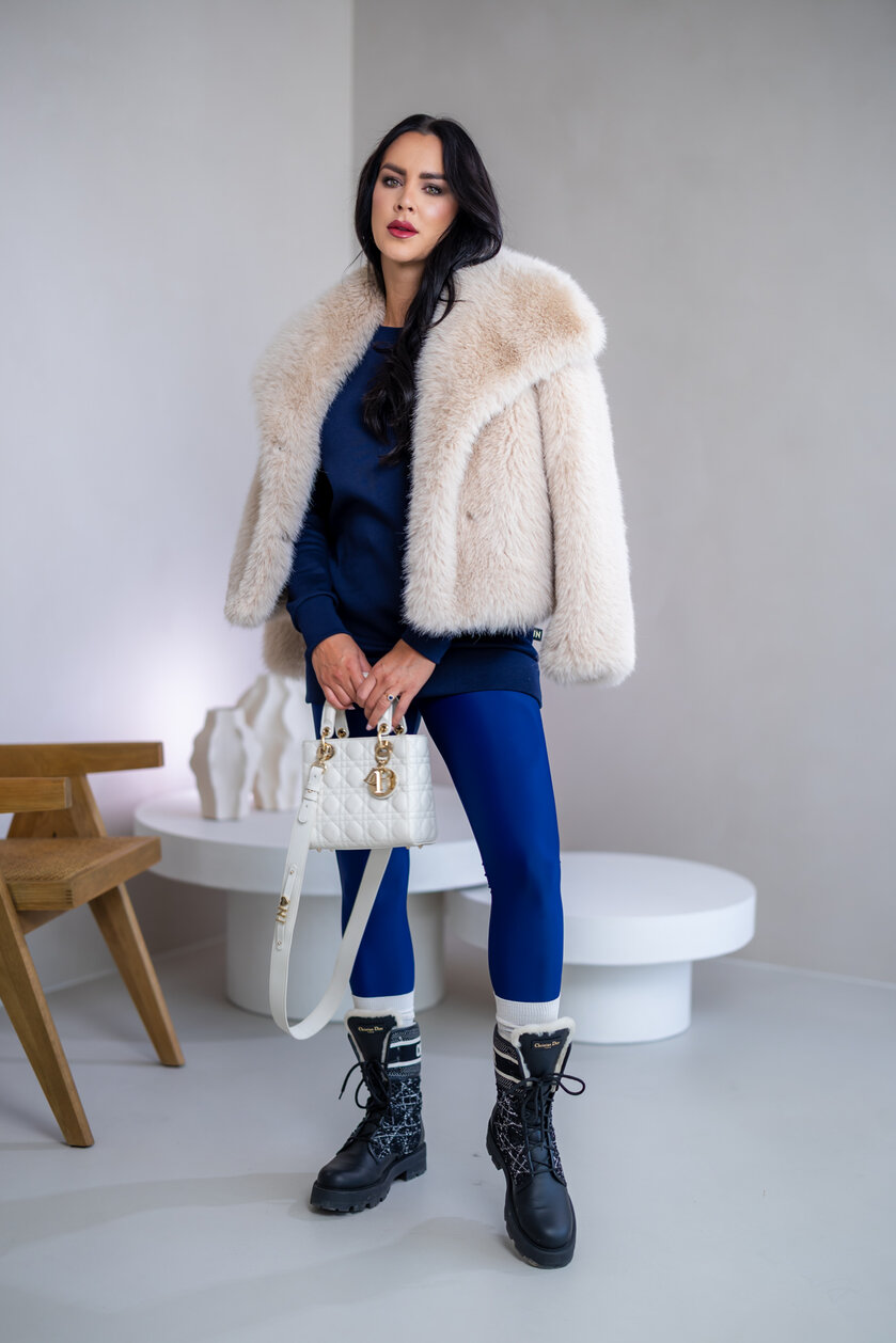 PREDĹŽENÁ ZÁKLADNÁ MIKINA “BIANCA” - HLADKÁ