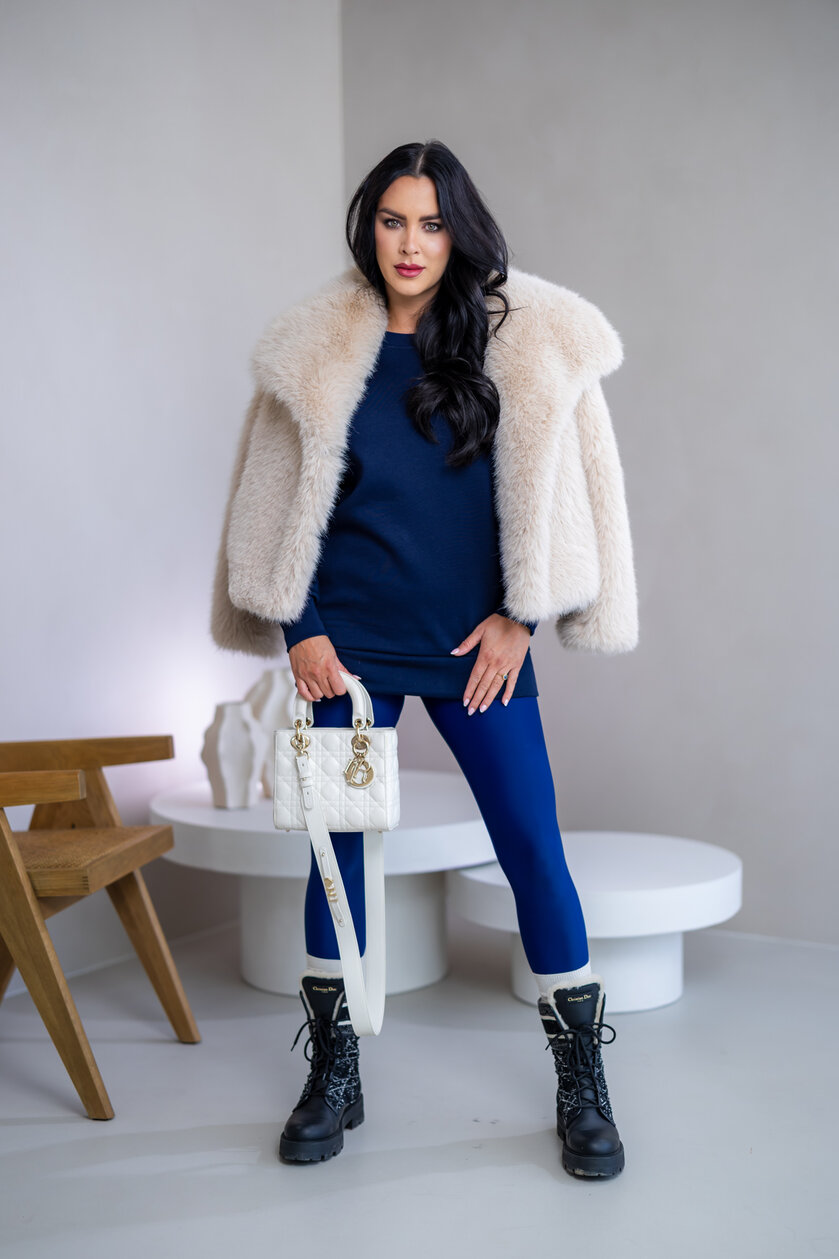 PREDĹŽENÁ ZÁKLADNÁ MIKINA “BIANCA” - HLADKÁ