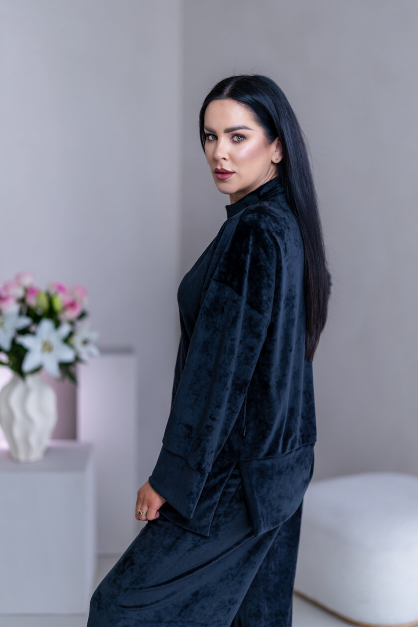 PREDĹŽENÝ TOP “JODIE” S RÁRPORKAMI - ŠIROKÉ RUKÁVY