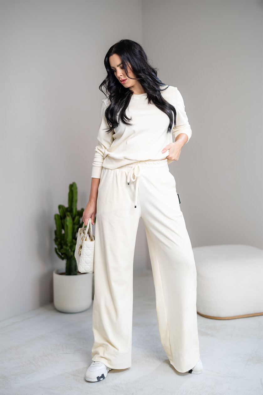 ROZŠÍRENÉ NOHAVICE “EVELYN” HLADKÉ