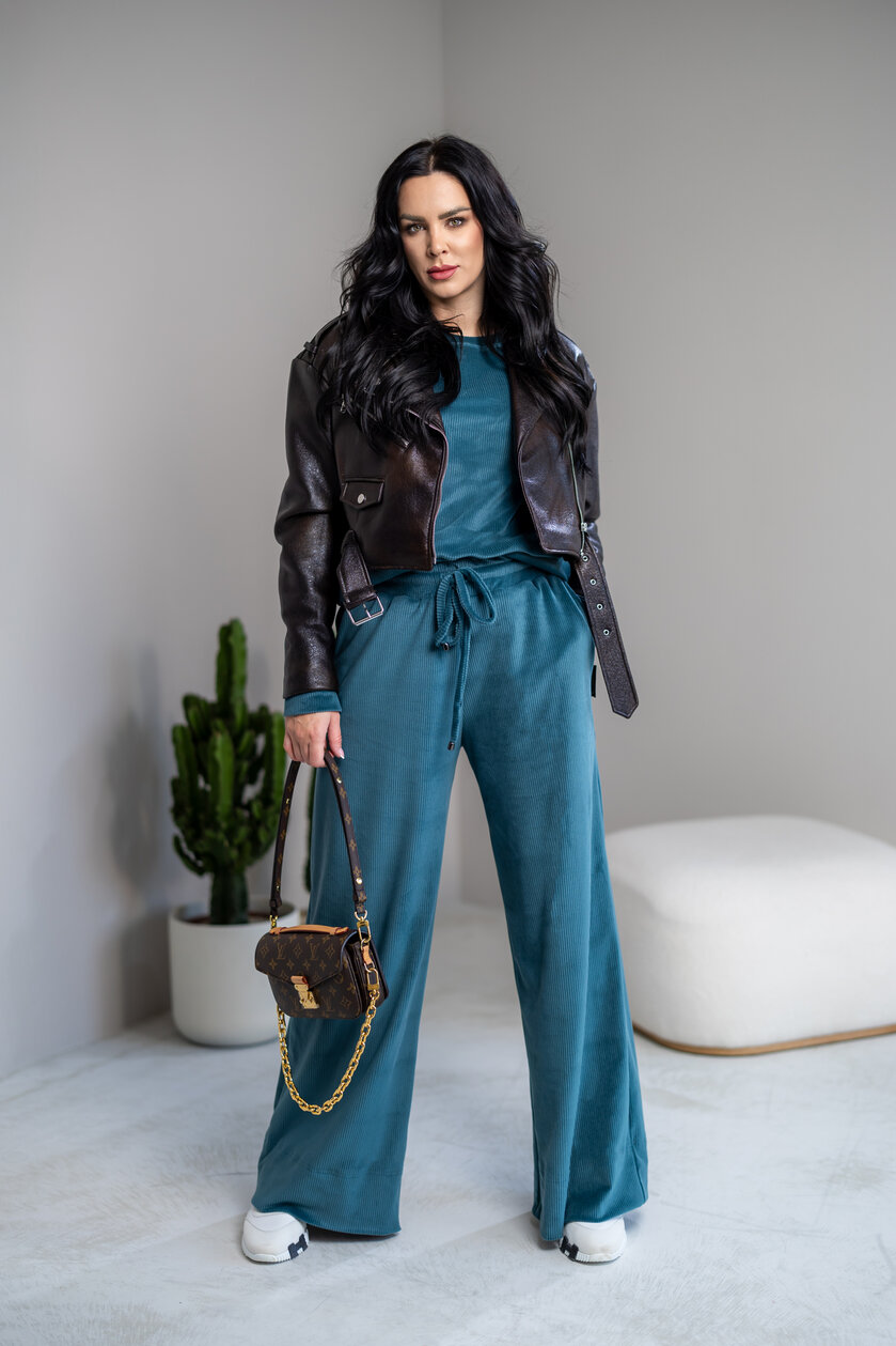 ROZŠÍRENÉ NOHAVICE “EVELYN” HLADKÉ