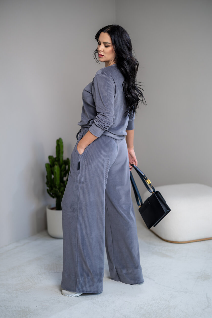 ROZŠÍRENÉ NOHAVICE “EVELYN” HLADKÉ