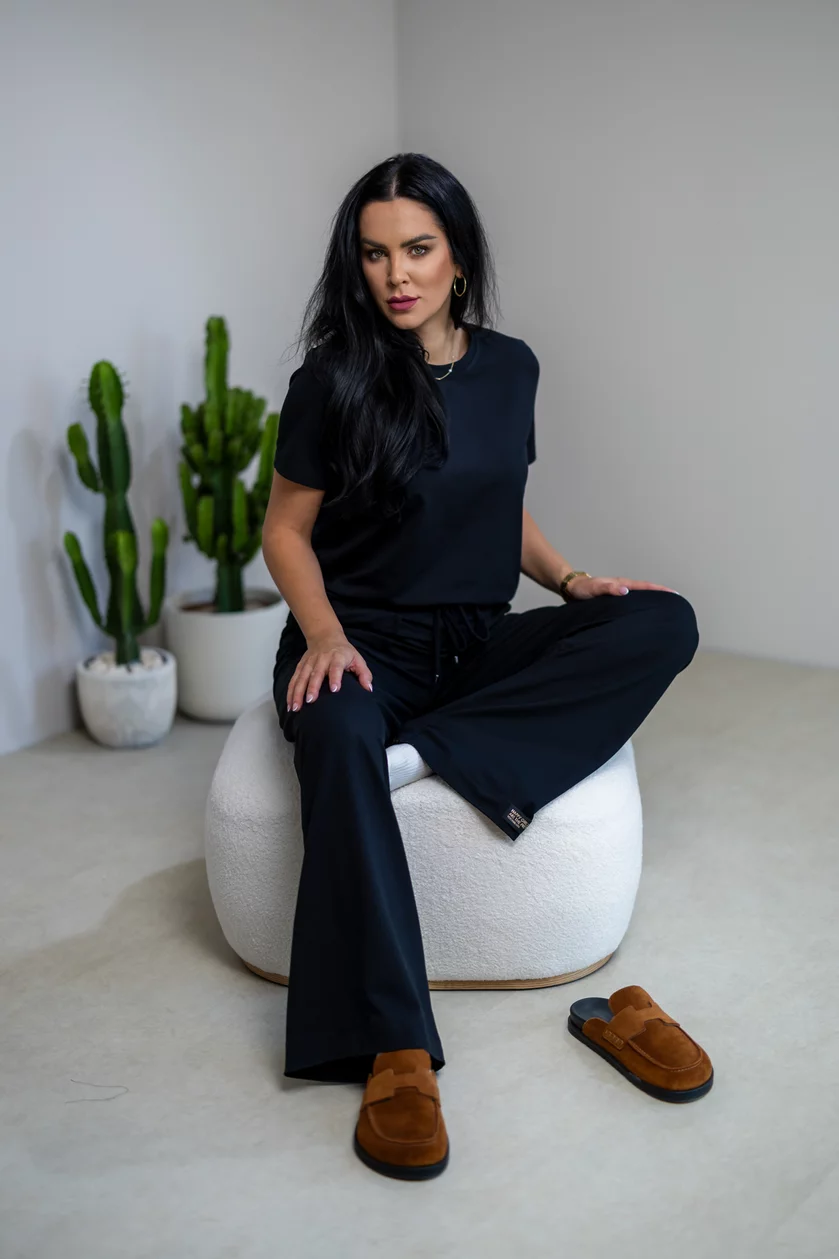 ROZŠÍRENÉ NOHAVICE “NAOMI” S VRECKAMI