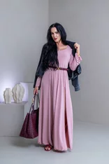 ŠATY “AMELIA“ - VEĽKÝ VÝSTRIH A ROZŠÍRENÉ RUKÁVY ŠATY “AMELIA“ - VEĽKÝ VÝSTRIH A ROZŠÍRENÉ RUKÁVY