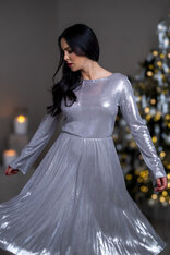 ŠATY “JULIET” S LODIČKOVÝM VÝSTRIHOM A ROZŠÍRENÝMI RUKÁVMI