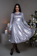 ŠATY “JULIET” S LODIČKOVÝM VÝSTRIHOM A ROZŠÍRENÝMI RUKÁVMI