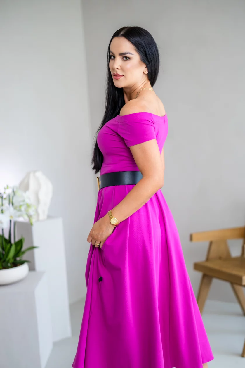 ŠATY “NINA” S ODHALENÝMI RAMENAMI ŠATY “NINA” S ODHALENÝMI RAMENAMI