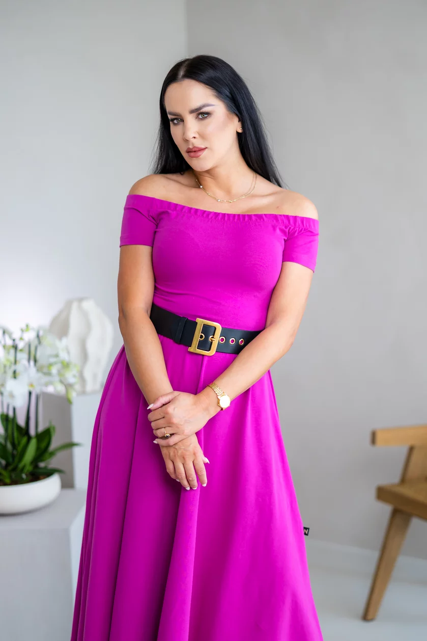 ŠATY “NINA” S ODHALENÝMI RAMENAMI ŠATY “NINA” S ODHALENÝMI RAMENAMI