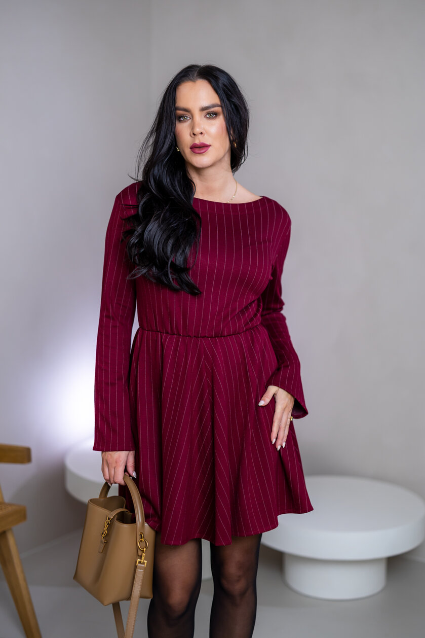 ŠATY “PATRICIA” S LODIČKOVÝM VÝSTRIHOM A ROZŠÍRENÝMI RUKÁVMI