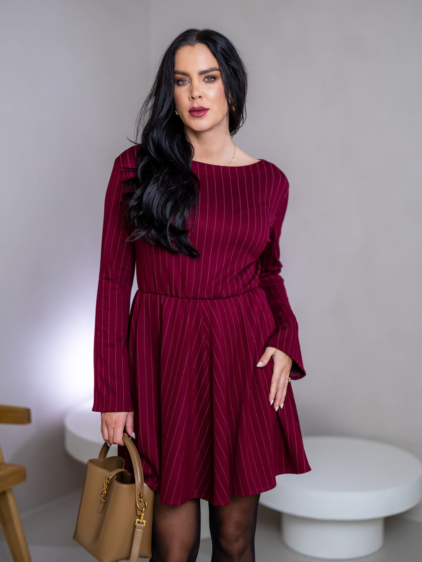 ŠATY “PATRICIA” S LODIČKOVÝM VÝSTRIHOM A ROZŠÍRENÝMI RUKÁVMI