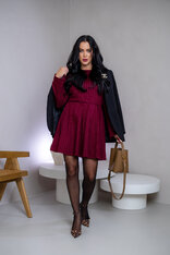 ŠATY “PATRICIA” S LODIČKOVÝM VÝSTRIHOM A ROZŠÍRENÝMI RUKÁVMI