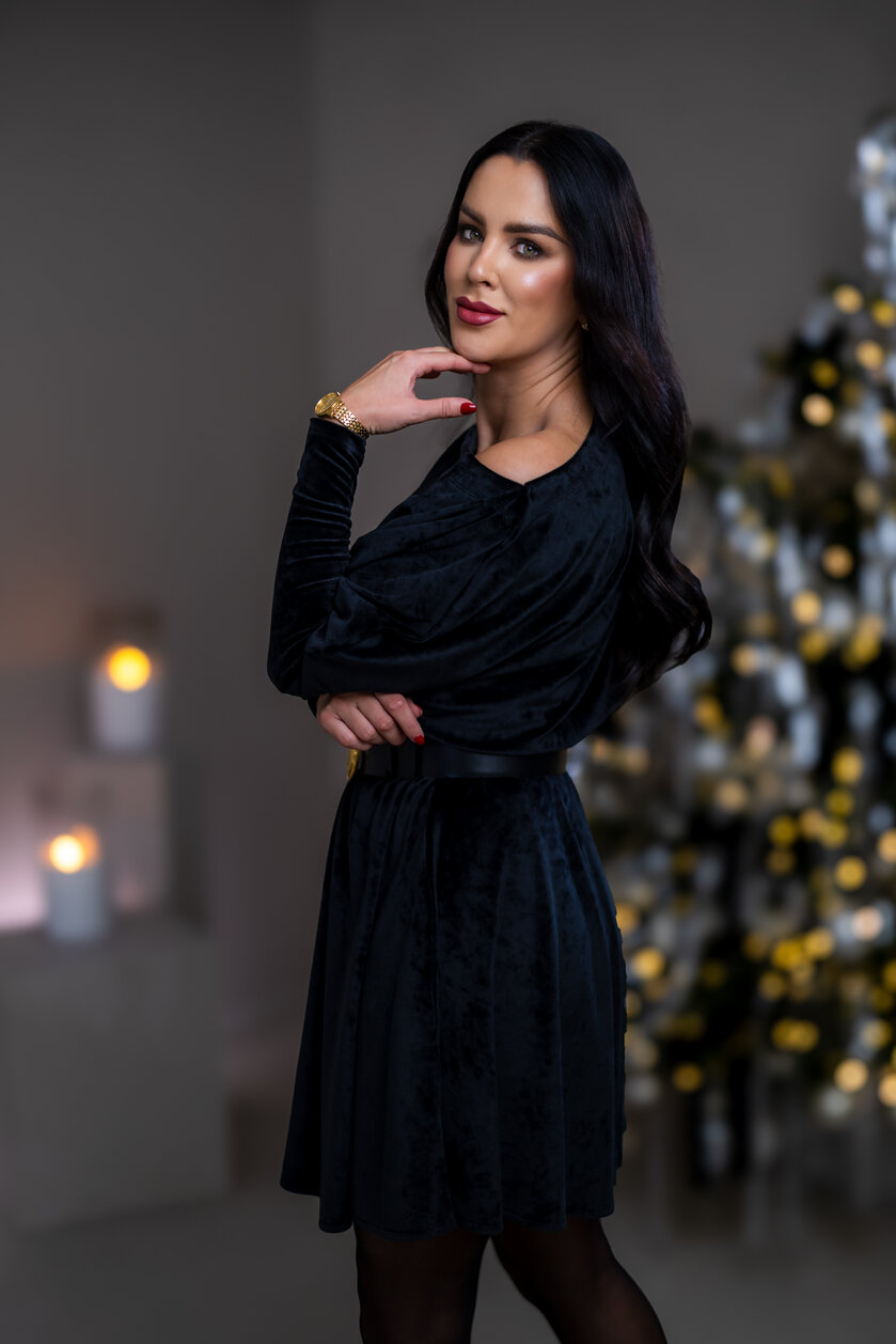 ŠATY “PATRICIA” S NETOPIERÍMI RUKÁVMI A LODIČKOVÝM VÝSTRIHOM